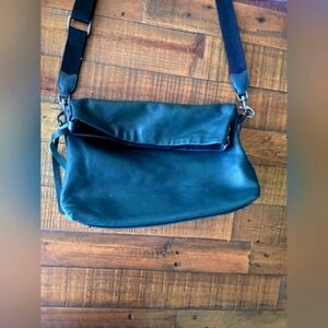 Aimee Kestenberg Elegant Green Leather Crossbody Bag